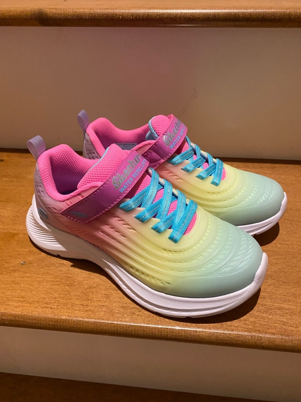 NEW Skechers kids/girls Size 2 Rainbow Sneakers - Pink, Blue, Yellow, Green